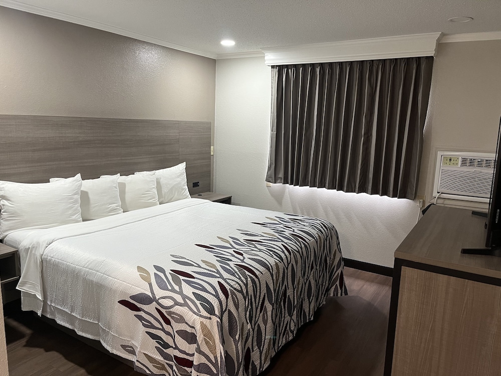 super 8 by wyndham suffolk tidewater