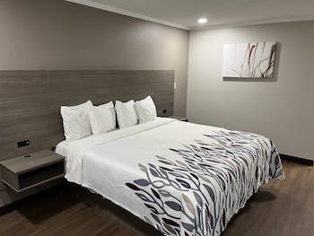 super 8 by wyndham suffolk tidewater