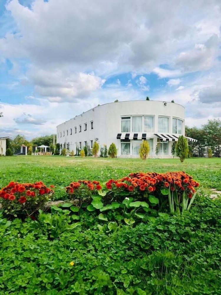 youness wellness clinic and retreat