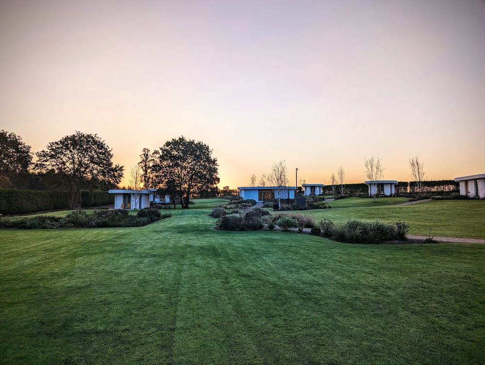 retiro costina wellnessandvillas