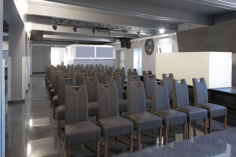 bubble hotel and event center