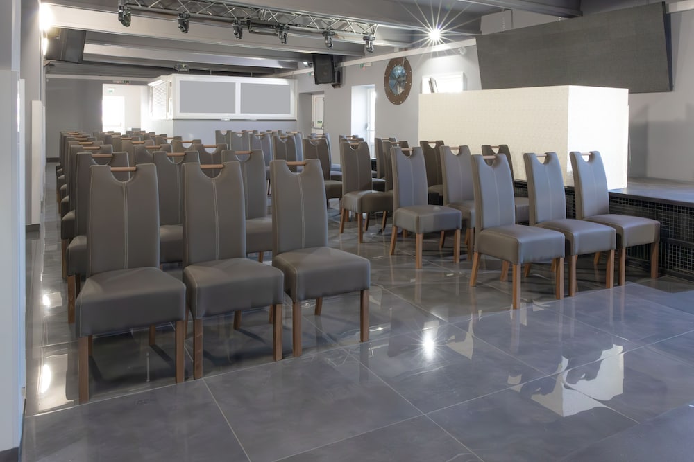 bubble hotel and event center