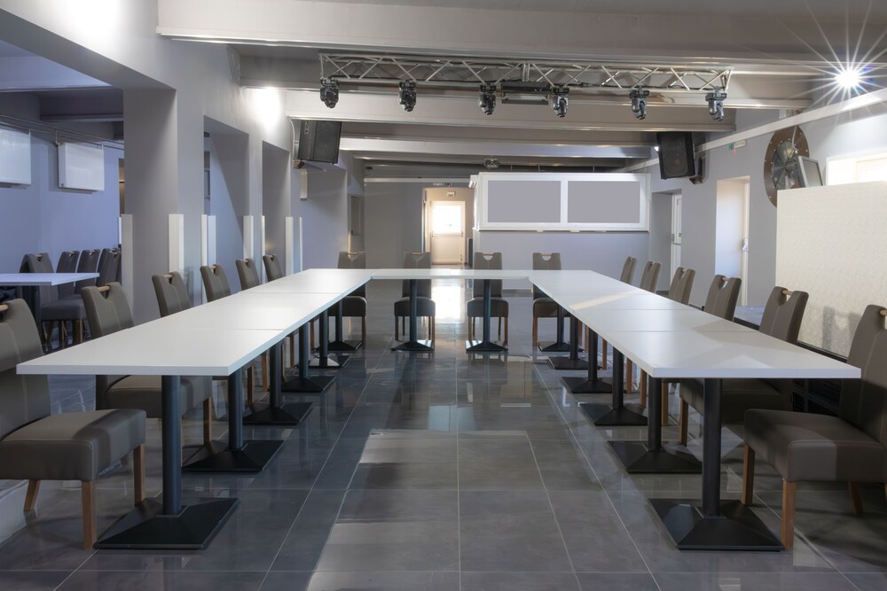 bubble hotel and event center