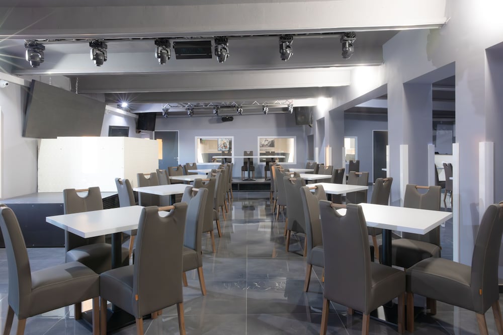 bubble hotel and event center