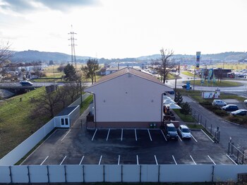 bubble hotel and event center