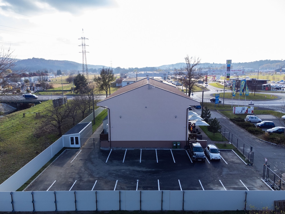 bubble hotel and event center