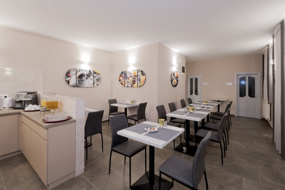 bubble hotel and event center