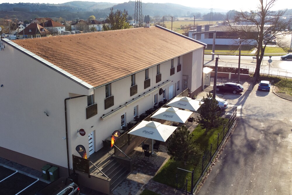 bubble hotel and event center