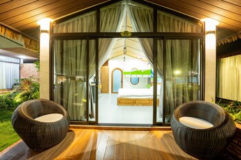 apple house and coffee