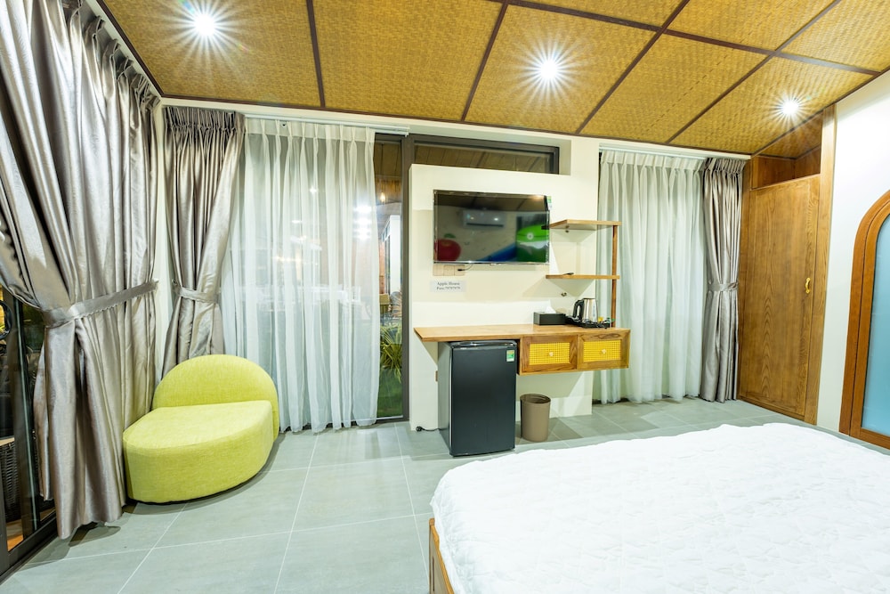 apple house and coffee