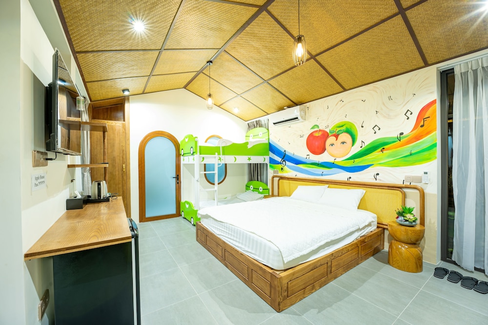 apple house and coffee