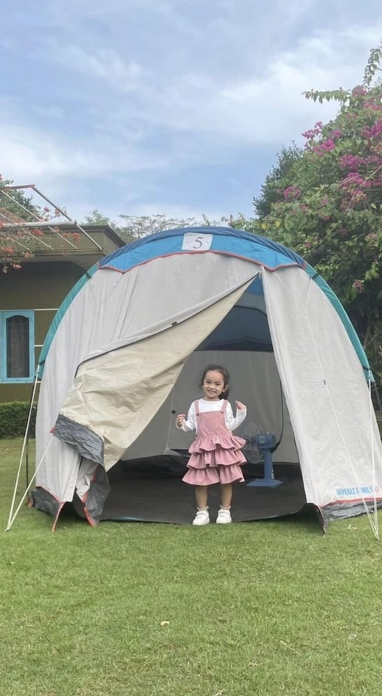 apple house and coffee