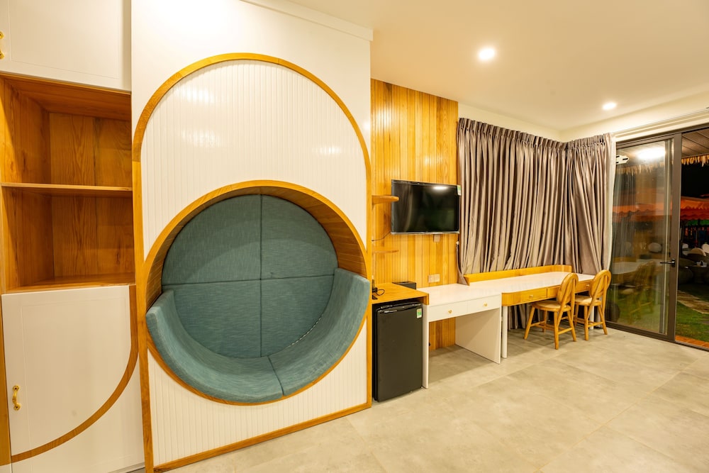 apple house and coffee