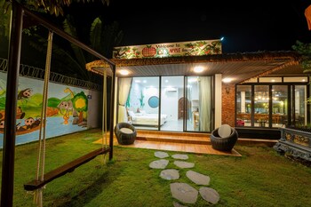 apple house and coffee