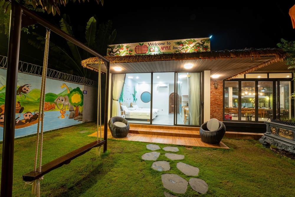 apple house and coffee