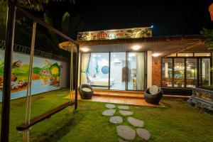 apple house and coffee