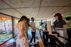 apple house and coffee