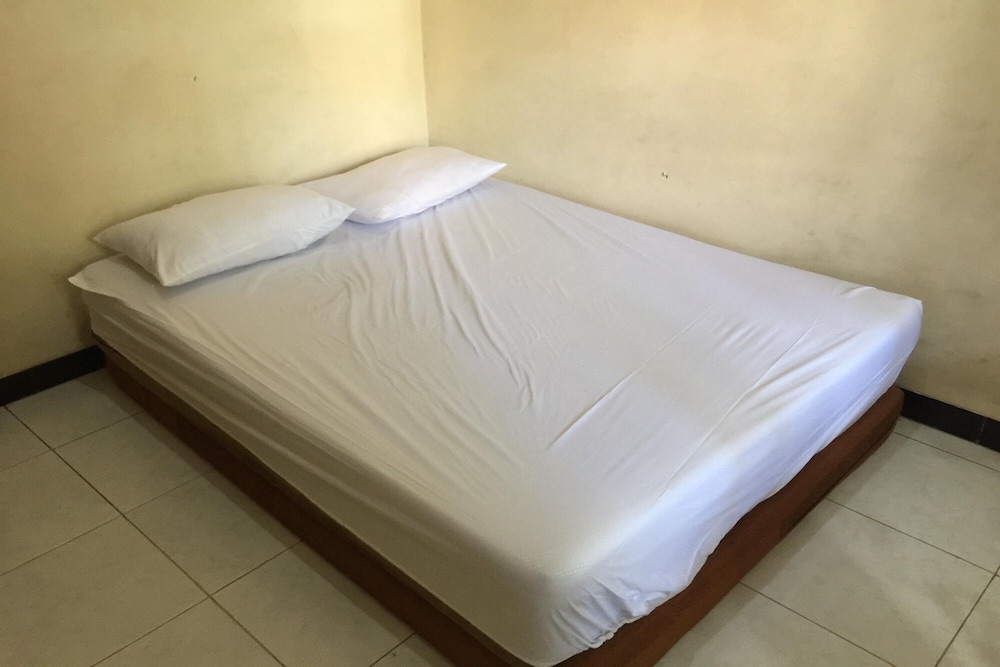 spot on 93531 homestay puri indah syariahnearbandara internasional juanda