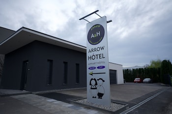 arrow hotel