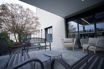 arrow hotel