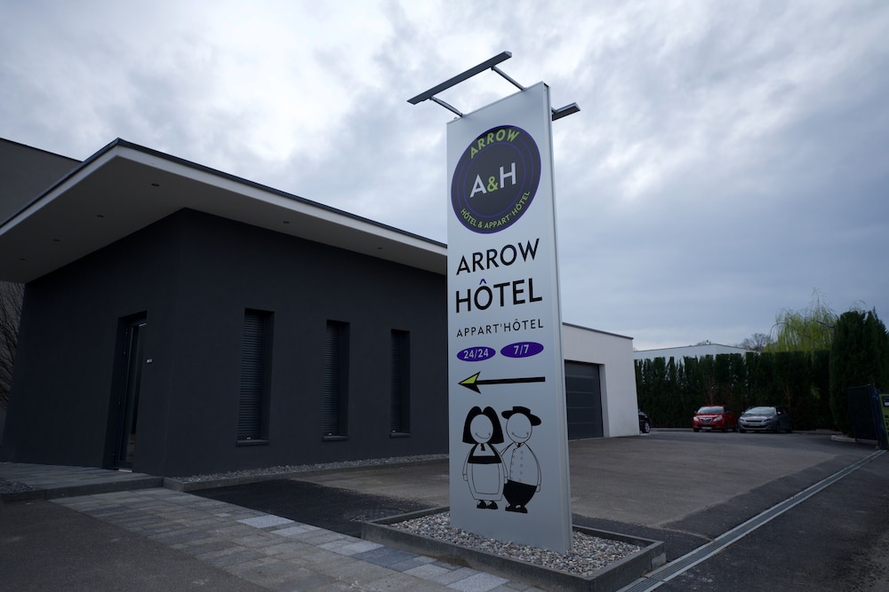 arrow hotel