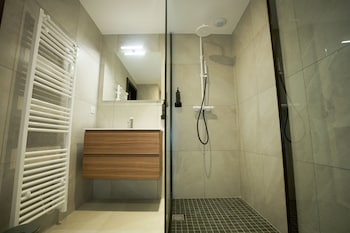 arrow hotel