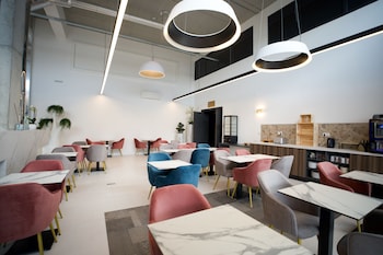 arrow hotel