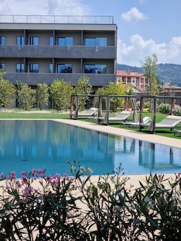 como hills hotel