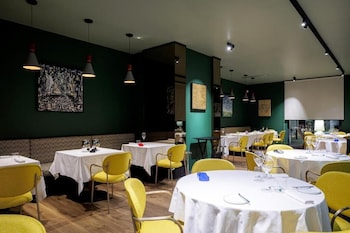 como hills hotel