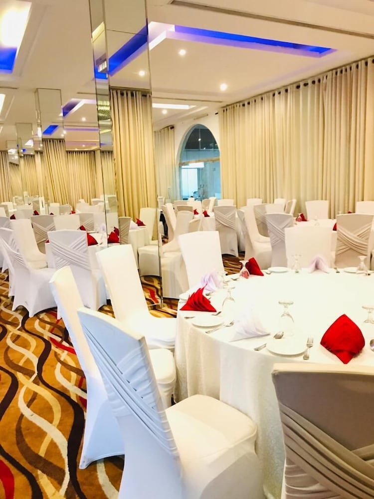 airport hotel dream paradise