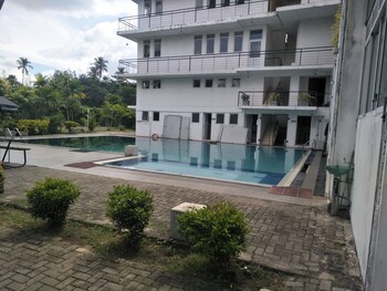 airport hotel dream paradise