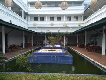 airport hotel dream paradise