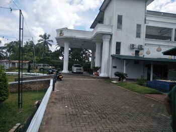 airport hotel dream paradise