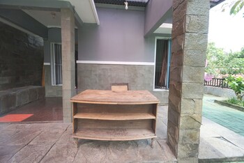 spot on 93612 kencana homestay syariah near masjid al barokah kanyuran