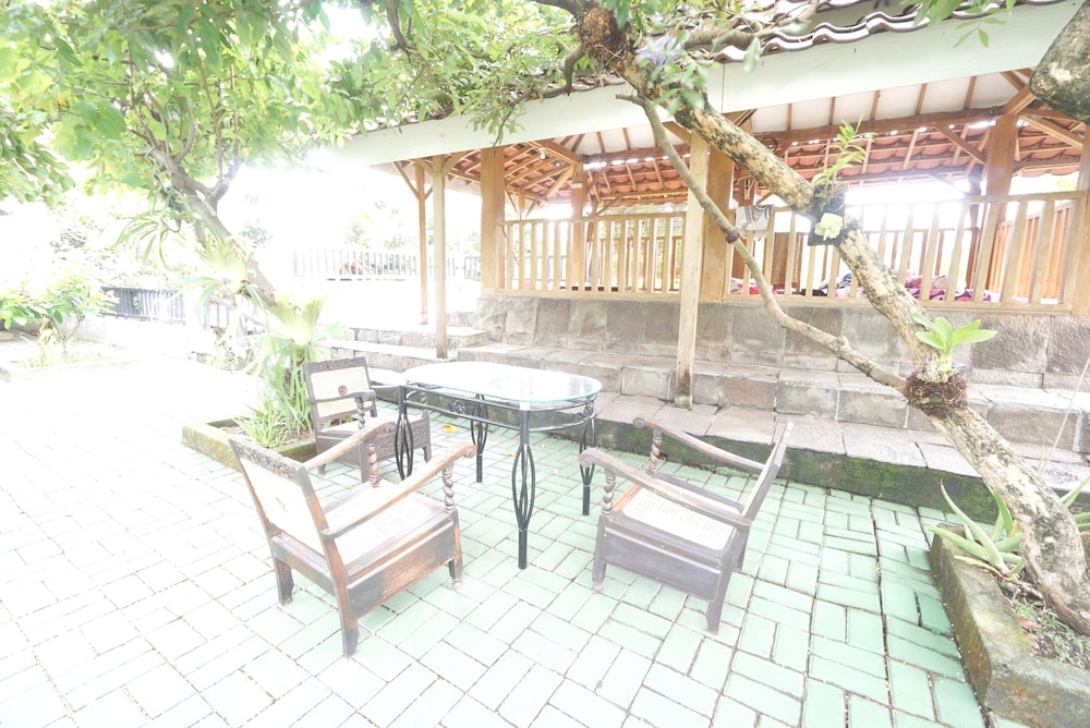 spot on 93612 kencana homestay syariah near masjid al barokah kanyuran