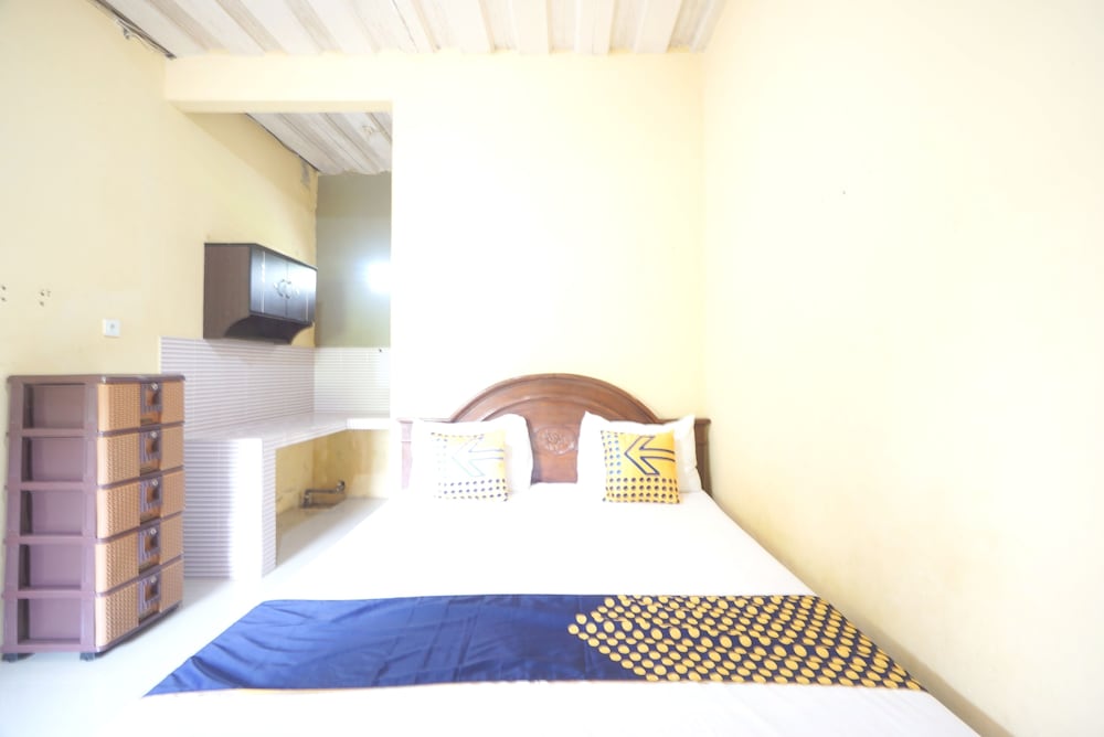 spot on 93612 kencana homestay syariah near masjid al barokah kanyuran