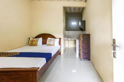 Spot On 93612 Kencana Homestay Syariah Near Masjid Al-Barokah Kanyuran,,2 star