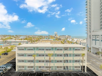 Fifth And Ocean,,2 star