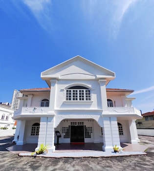 Luna Hotel By Moonknight,,2 star