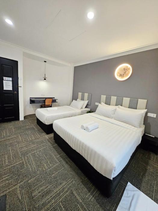 luna hotel by moonknight