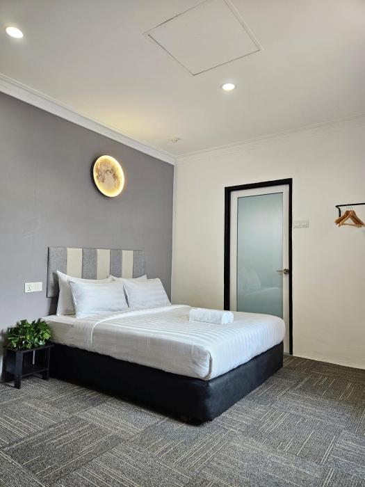 luna hotel by moonknight