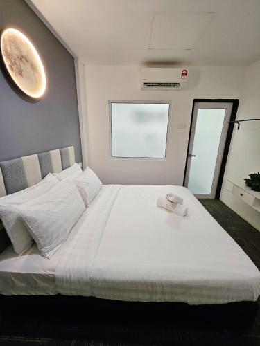 luna hotel by moonknight