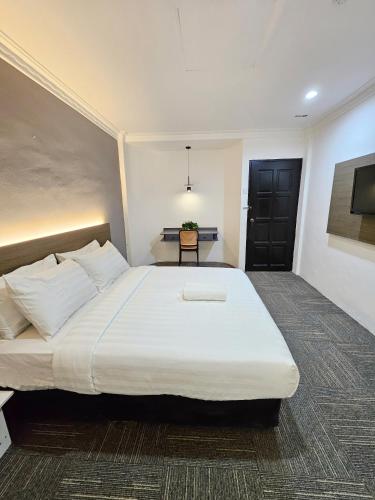 luna hotel by moonknight