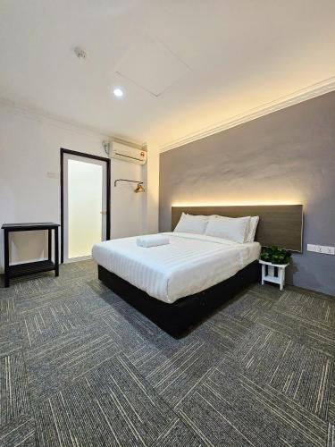 luna hotel by moonknight