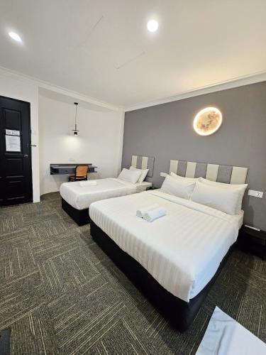 luna hotel by moonknight