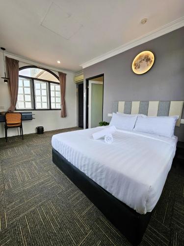 luna hotel by moonknight