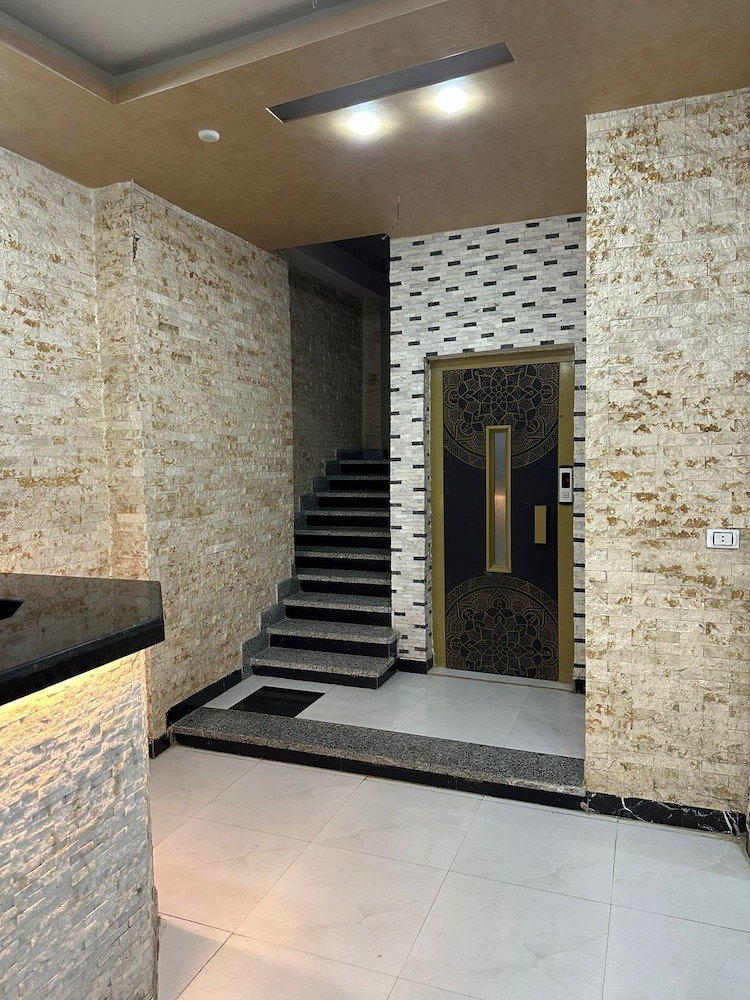 prince pyramids inn