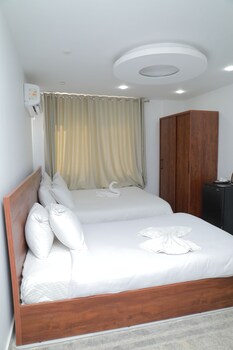 prince pyramids inn