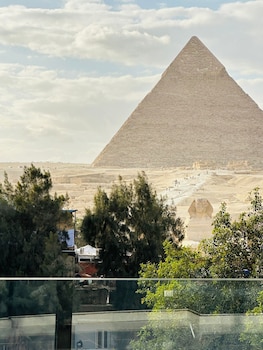 prince pyramids inn