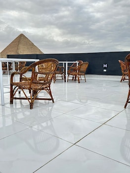 prince pyramids inn
